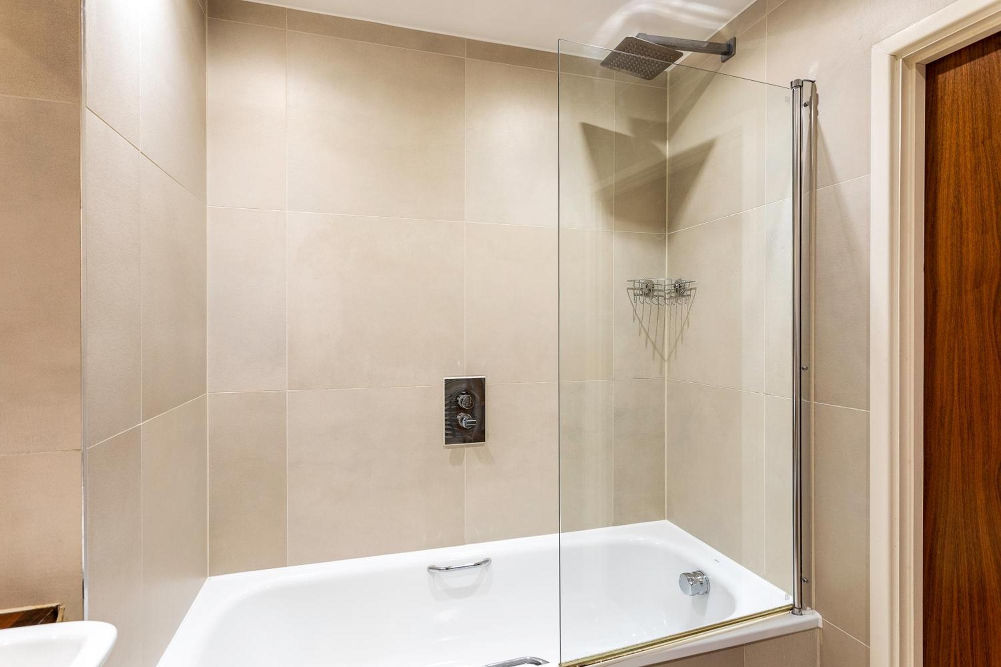 Serene Cityscape - 2Br Luxury Westminster Apartment Лондон Экстерьер фото