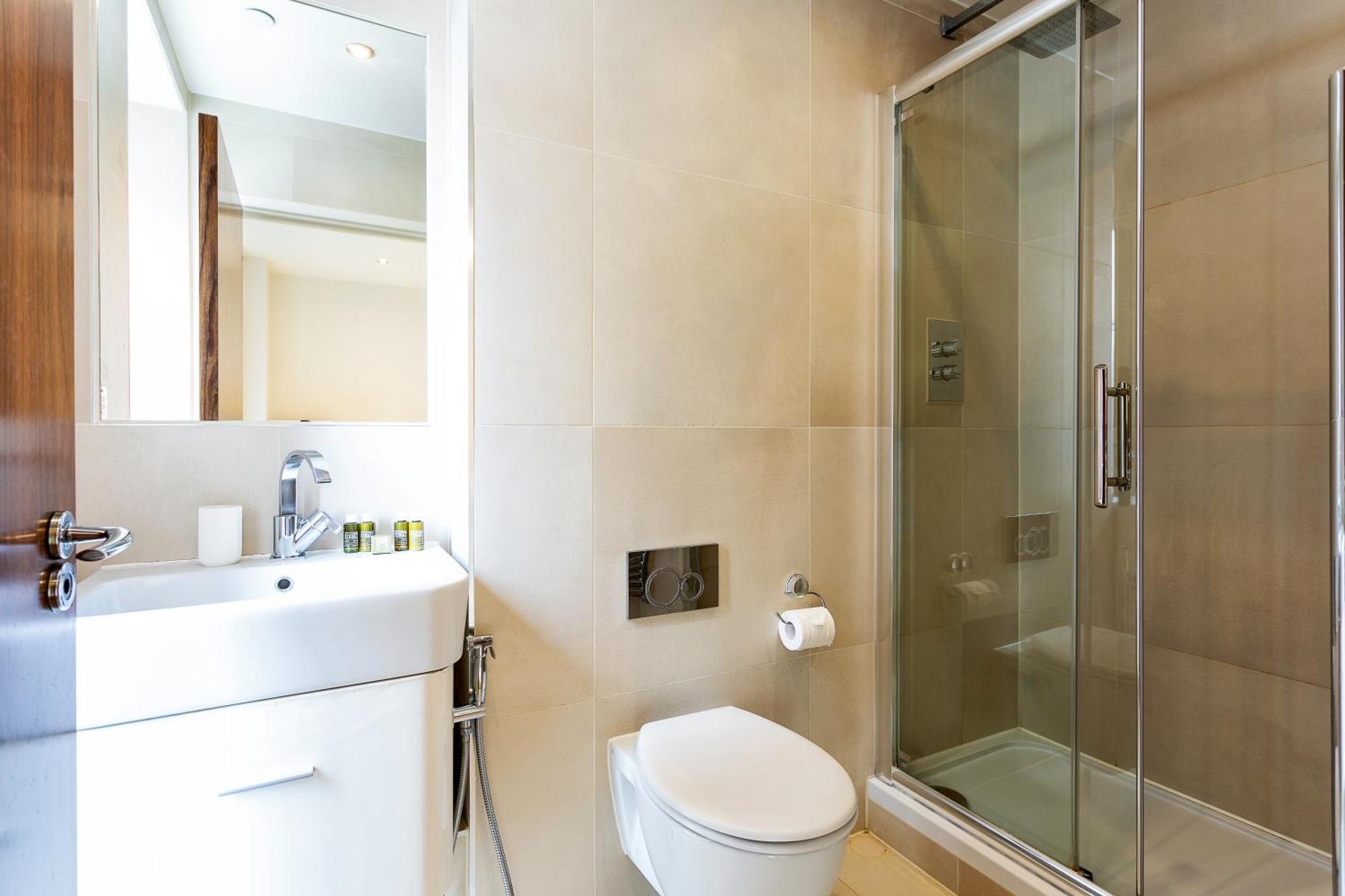 Serene Cityscape - 2Br Luxury Westminster Apartment Лондон Экстерьер фото